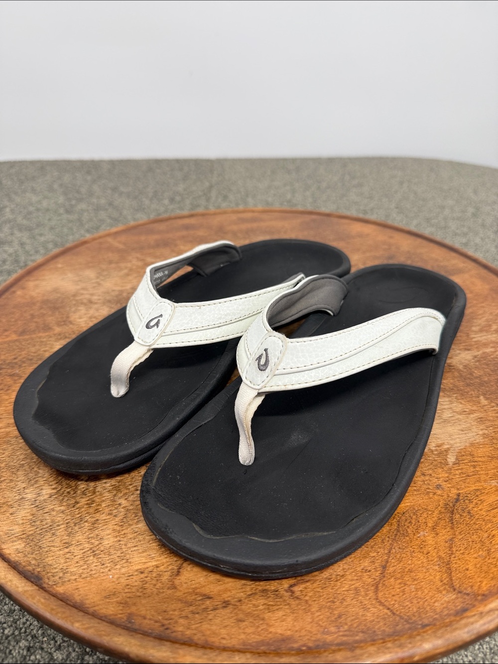 Olukai Sandals Wm 8 Ohana White Faux Leather Flip Flop Thong Beach Surf